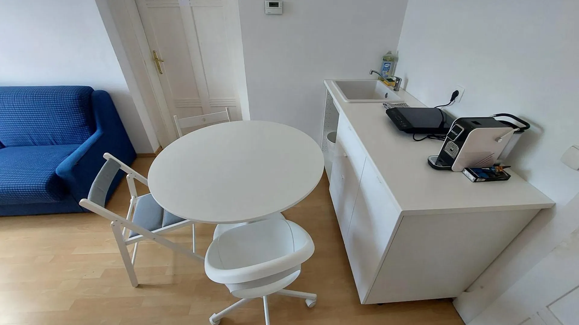 Hotel R24, Rose House Lublaň 0*,  Slovinsko